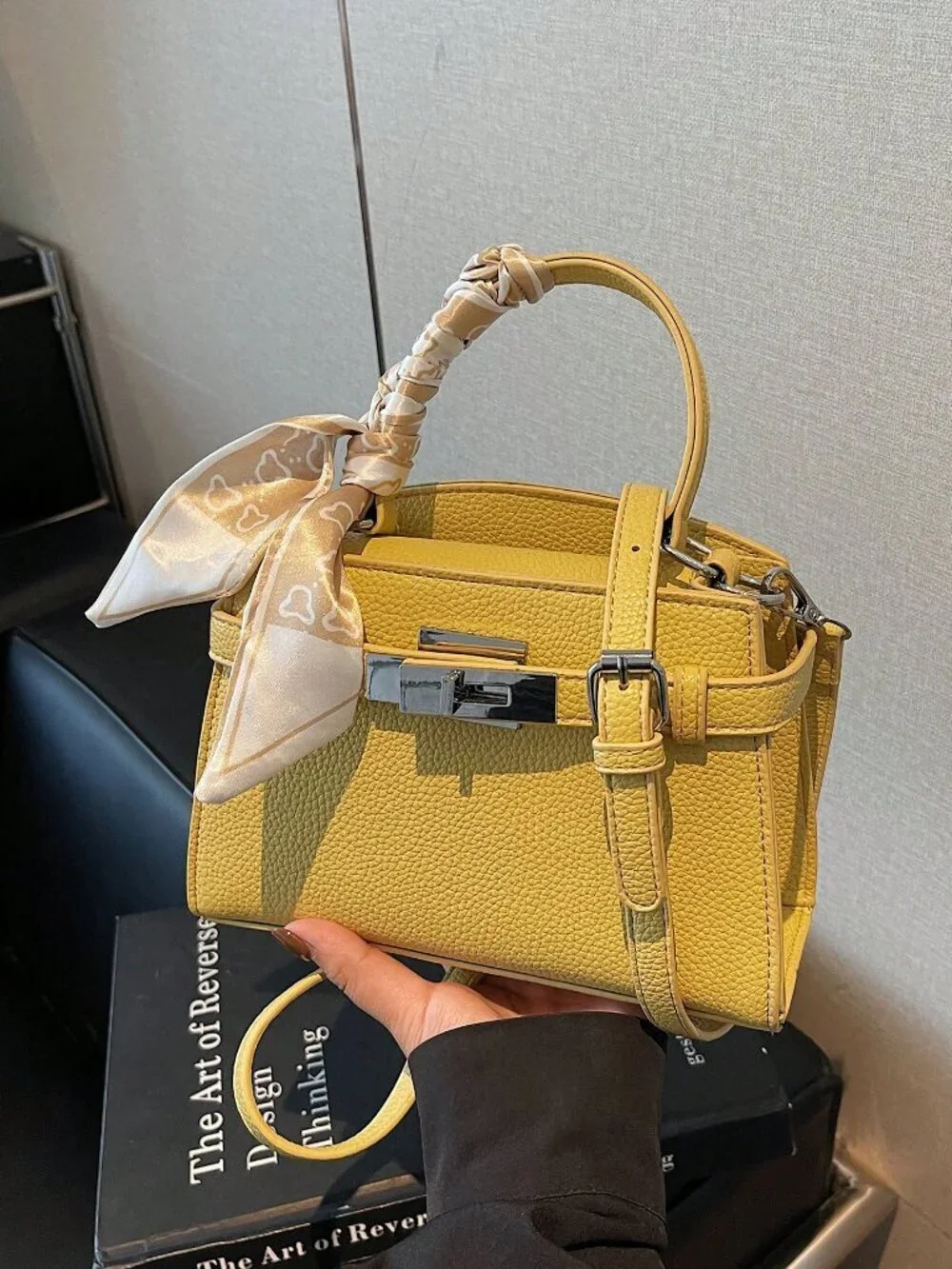 Yellow Modern Women's Shoulder Bag